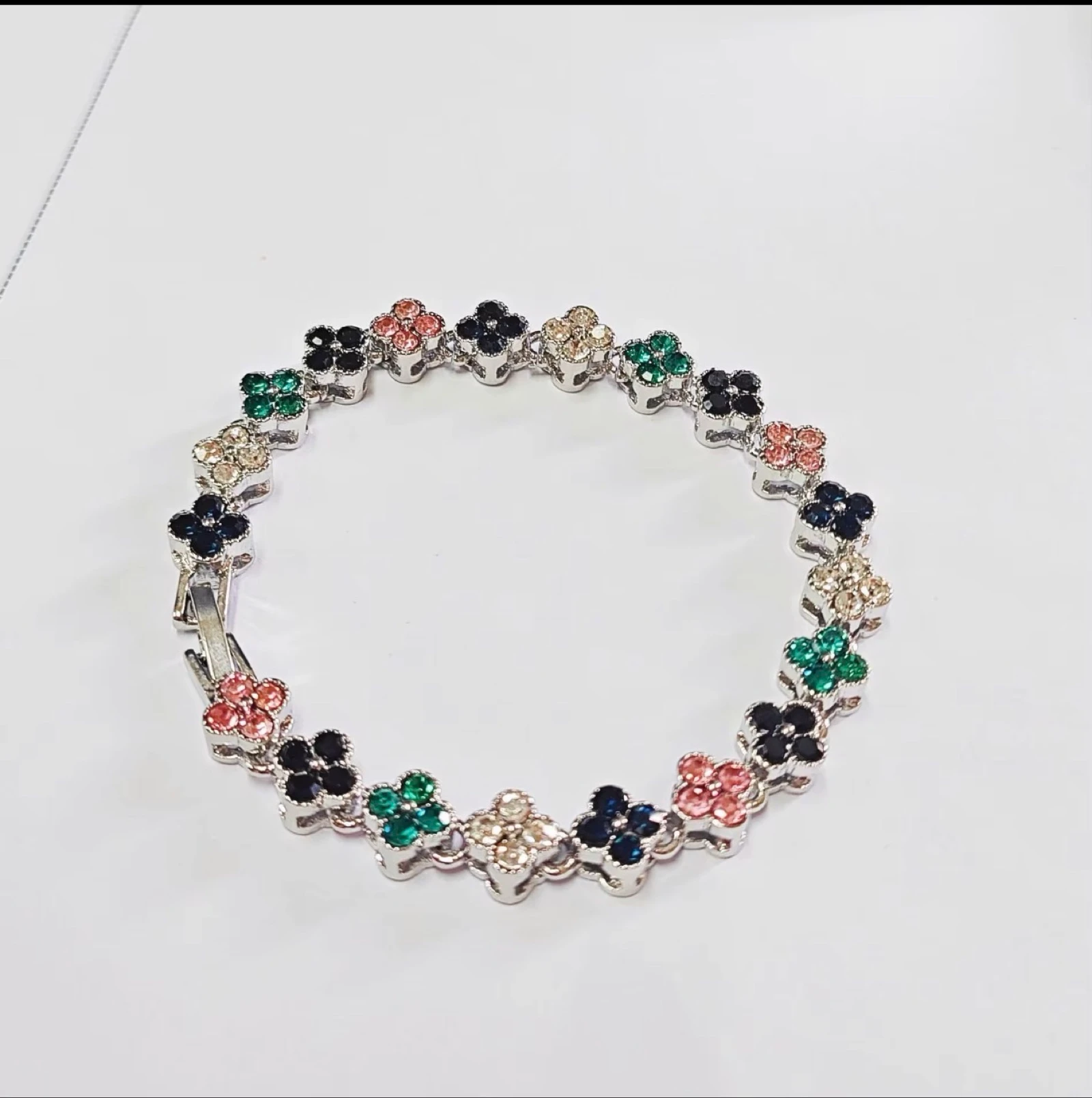 Bracelet multicolore et argenté 